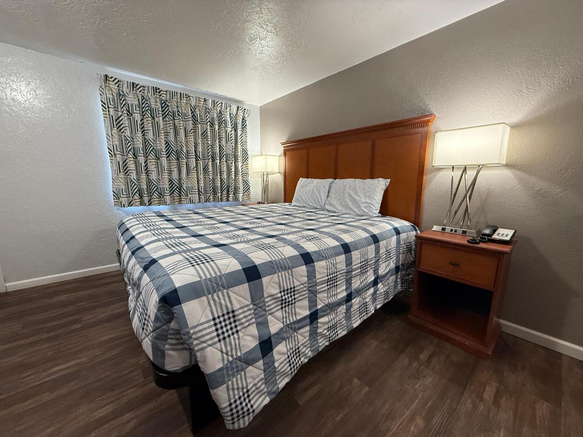 Budget Inn בנד מראה חיצוני תמונה